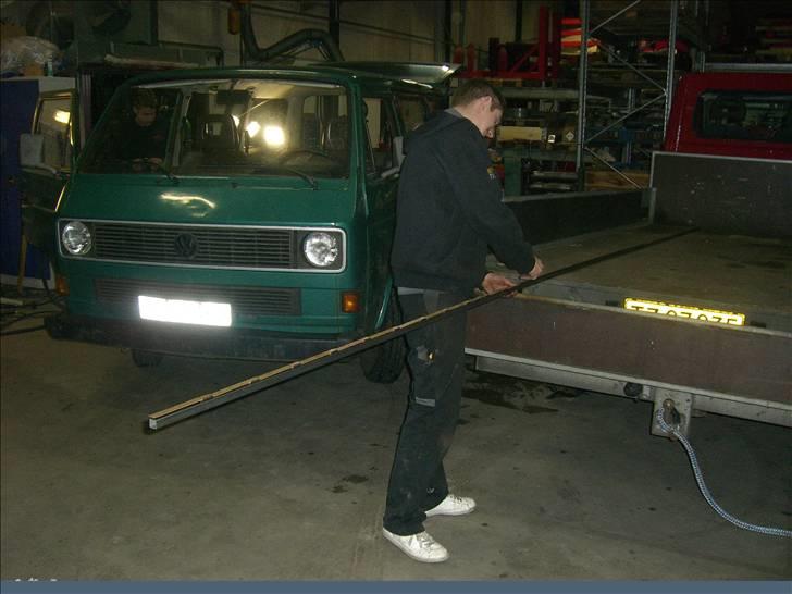 Vw caravelle æ' party bus - Mig der måler op til tagræling :P billede 42