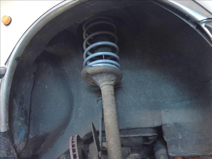 Så begynder E30´eren at tage form ;) - Den nye 60mm lowtec sænkningsfjedre billede 28