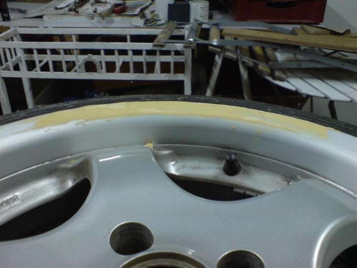 Rep. af fælge - Føj, sikke meget spartel, men det squ svært kun at komme lidt på... billede 11