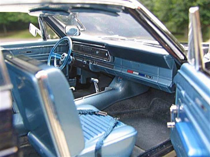 MODEL BILER i størrelse 1:43-1:24 og 1:18  - GMP Diecast...

For Fairlane str: 1:18

Meget detaljeret kabine, med div. kontakter tæpper osv. billede 48