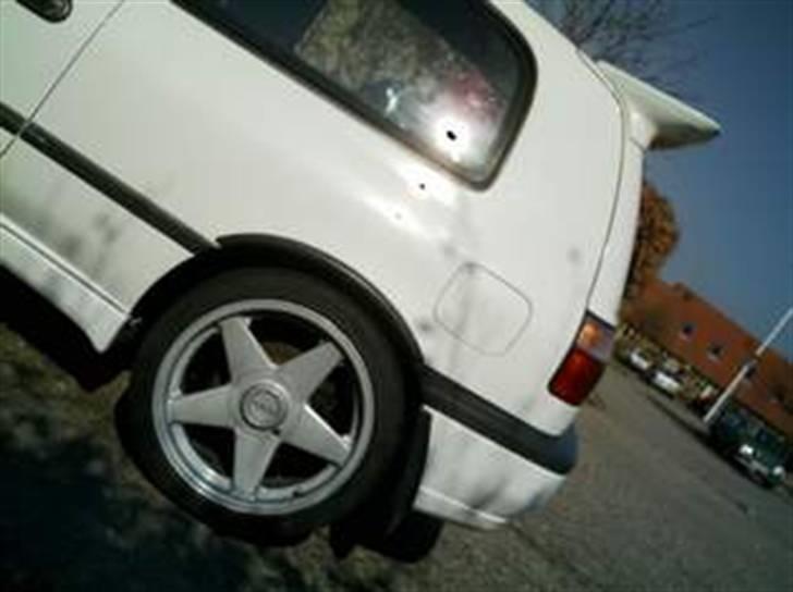 Nissan Sunny GTI-R 4x4 Turbo 271HK - 17" Azev fælge.. Ville ha set bedre ud med Hvide OZ fælge.. billede 3