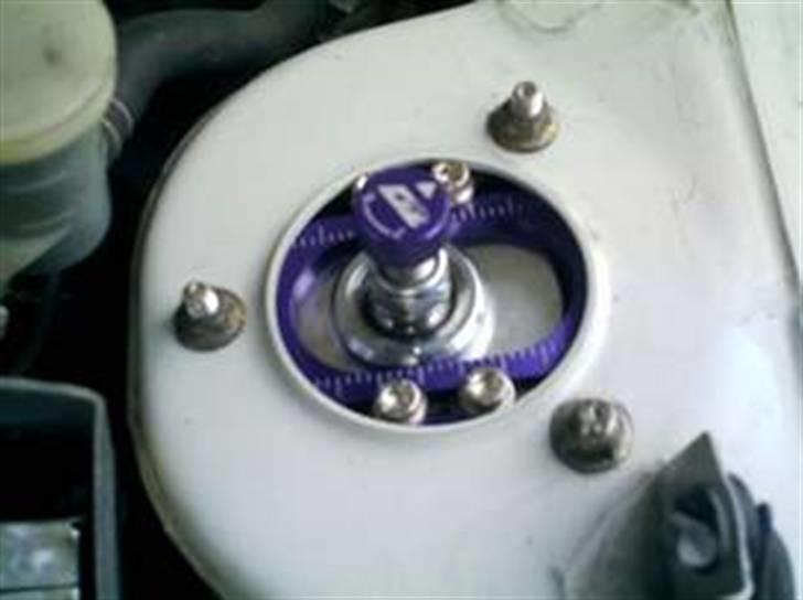 Nissan Sunny GTI-R 4x4 Turbo 271HK - Den alt for lækre D2 undervogn kan justeres både i hårdhed, højde og camper. Virkelig fed undervogn. Så blir det ikke bedre. billede 6