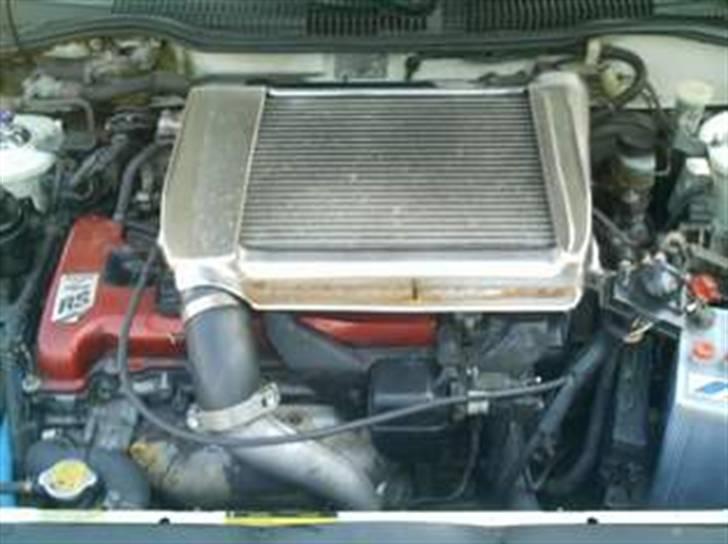 Nissan Sunny GTI-R 4x4 Turbo 271HK - Bemærk det røde topstykke. deraf nevnet GTI-R billede 8