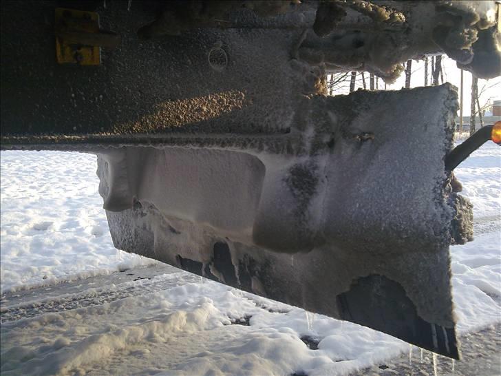 VB Transport Aps - En morgen i Broby efter en nat med kørsel i sne. billede 8