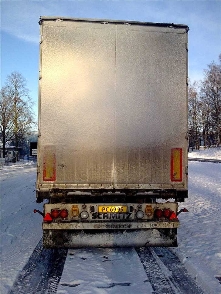 VB Transport Aps - En morgen i Broby efter en nat med kørsel i sne. billede 7