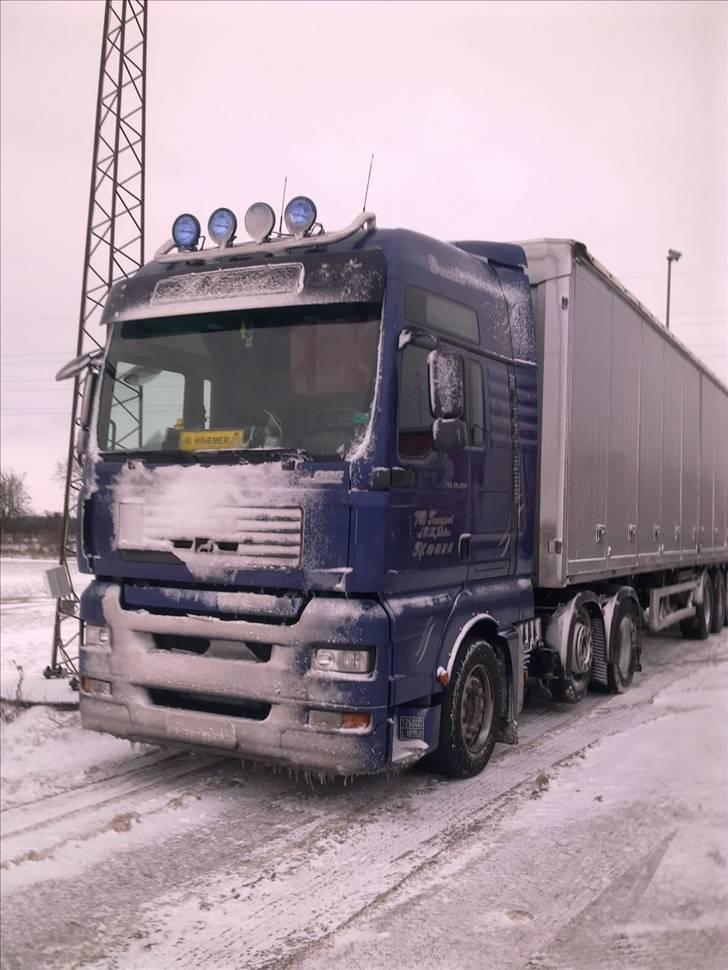 VB Transport Aps - Lillebror syntes han ville konkurrere... Men hans er jo en man, så den kan aldrig være med.. billede 10
