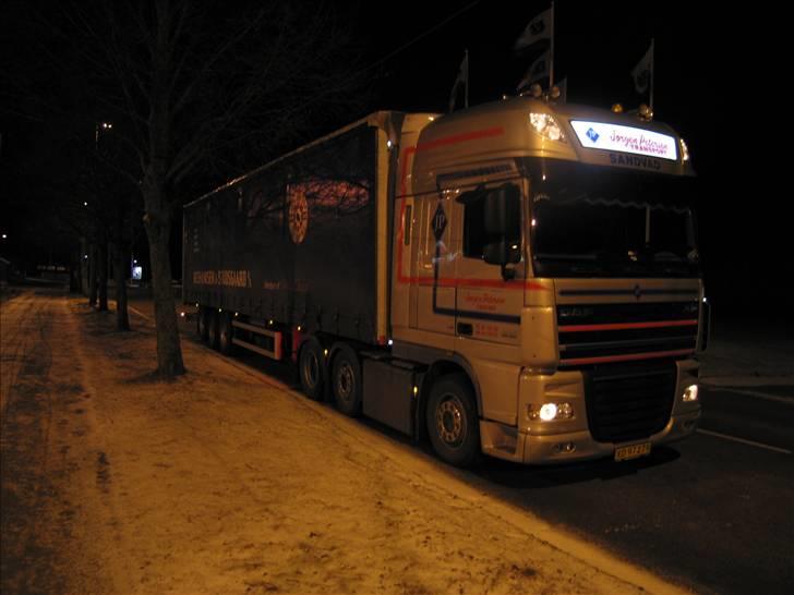 Lidt billeder fra mit job - Slut med at køre Schenker, så nu blev det lige til en tur for Overmark Logistic/BHS. Op og læsse af ved Coop i Bro. Holder i Nyköping, da der ikke var nogen rastepladser hvor jeg måtte holde hvil ved motorvejen, så det blev i et mindre industrikvarter. billede 44