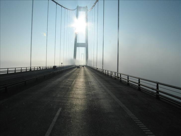 Lidt billeder fra mit job - Storebæltsbroen indhyllet i tåge. Rimelig flot.. billede 50