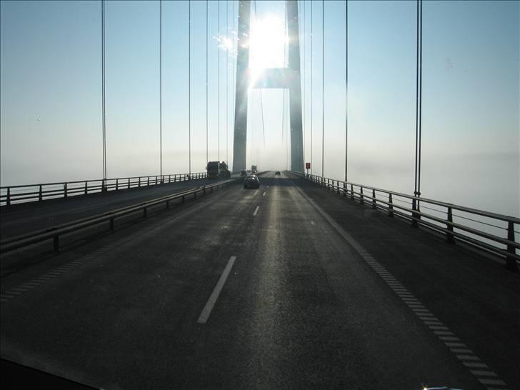 Lidt billeder fra mit job - Storebæltsbroen indhyllet i tåge. Rimelig flot.. billede 51