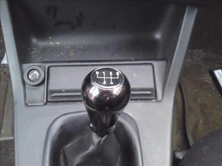 Så begynder E30´eren at tage form ;) - Sort Krom schmiedmann Gearknop billede 35