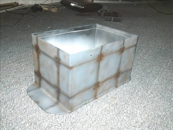 Mit første airbrush - En batterikasse jeg fik lov at male på billede 6