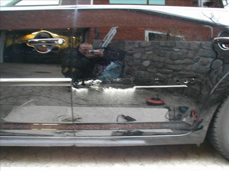 Facelift dørlister på gl. touran - Under fjernelse af gammel dobbelklæbertape. billede 5