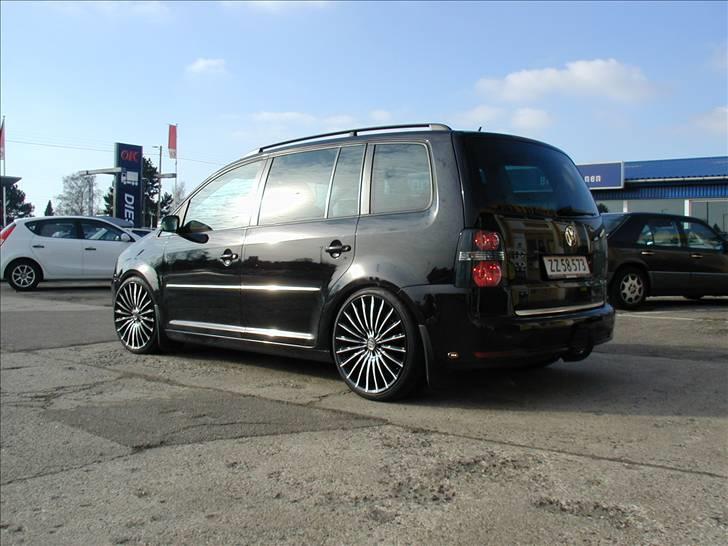 Facelift dørlister på gl. touran - Billed med sommerhjul og lister prøvemonteret.. billede 6