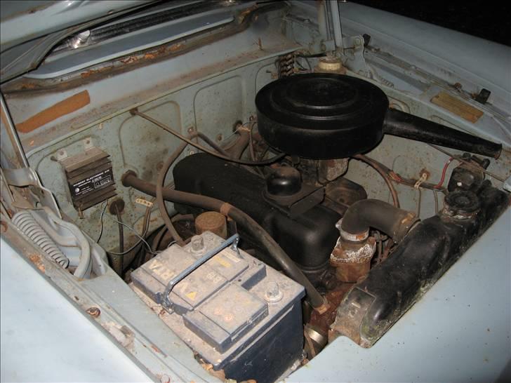 Renovering af Opel Rekord p2 1700 - 1961 - Forholdsvis pænt motorrum.. billede 9