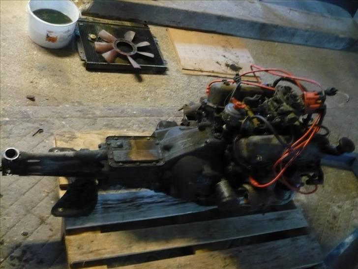 Ford Taunus projekt - Gl motor er kommet på palle.... den skal lige strippes for det der kan bruges fra den... har kørt ca 10 km i bilen med den motor og det blev til kun ca 3 stop billede 12