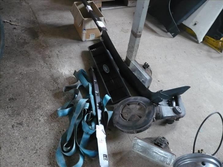 Ford Taunus projekt - Lidt afmonterede dele fra tagmussen billede 23