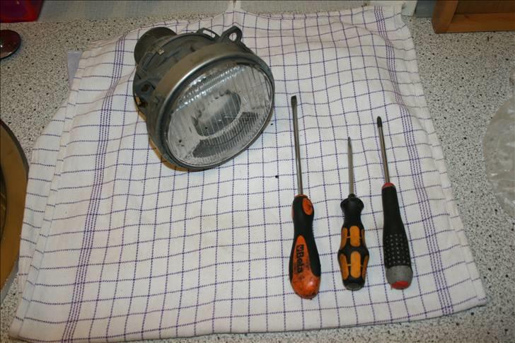 Hjemmelavet sort DE-lygte BMW E30 + E34 *opd 100410* - Påkrævet værktøj :) billede 1