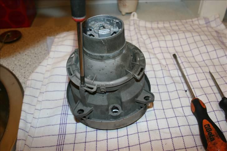 Hjemmelavet sort DE-lygte BMW E30 + E34 *opd 100410* - Skru først DE-indsatsen ud... billede 2