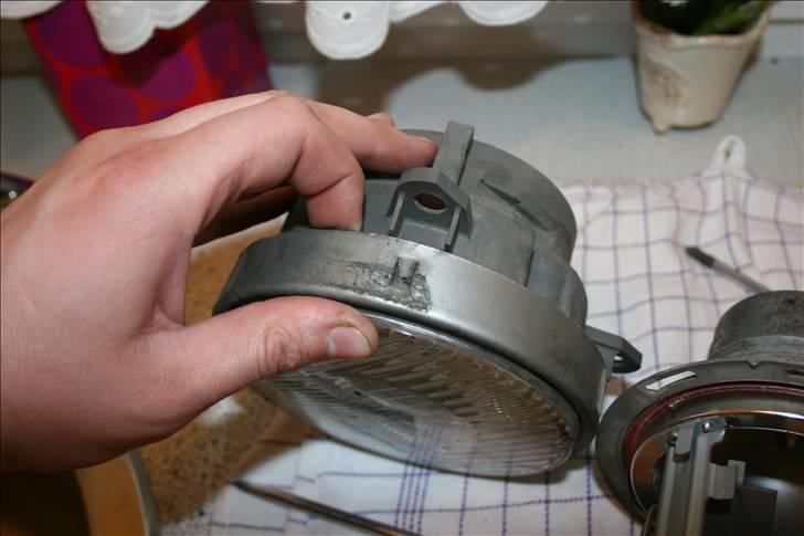 Hjemmelavet sort DE-lygte BMW E30 + E34 *opd 100410* - Af med kromringen... :-) billede 5