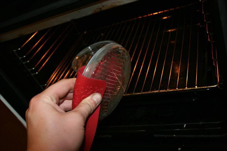 Hjemmelavet sort DE-lygte BMW E30 + E34 *opd 100410* - Og i ovnen med glasset igen. Husk grydelap, glasset holder varmen godt. billede 18