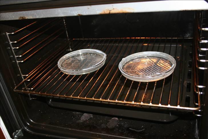 Hjemmelavet sort DE-lygte BMW E30 + E34 *opd 100410* - Så skal de bare køle ned...

Bliver udvidet senere :)

- Herfra kan I næsten selv regne den ud. Mal krompladen matsort, saml lygten igen med sort varmefast SIKAFLEX, så spiller det. ;-)

Husk også at give kromringen matsort - det andet ser kaffe ud ;-) billede 19