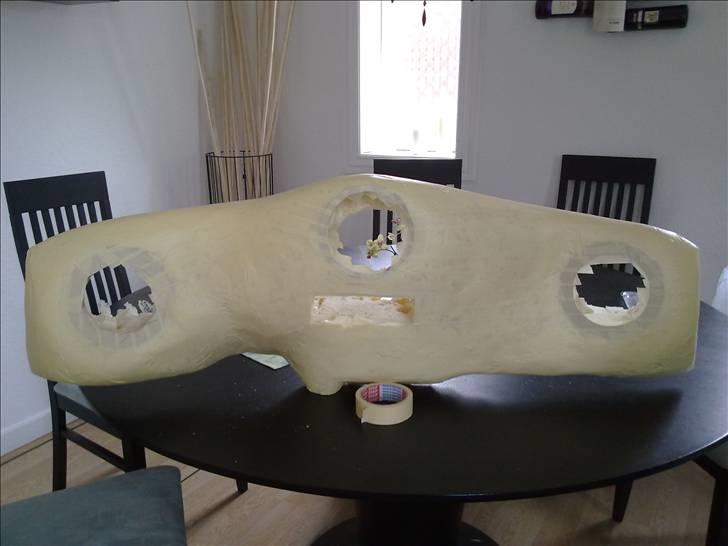 Hjemmelavet indstrumentbord og dørsider - Så bliv det færdig og et lag malertape på, så skal der bare et par lag glasfiber ud over det. billede 21