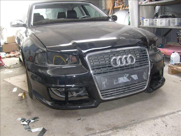 Audi a4 b5 for den store tur af X3M-Styling - Så enden nær mangler lige de nye lygter og de sidste ting fra maler så den klar til træf der er kommet frontrude i osv så mangler bare at få gjort den nye turbo motor klar den for mellem 250 og 300hk uden højt tryk bilen kommer til fast and fourious og Audi A4 B5 træf inden for de næste 2 md der er flere nye billeder til aller sidst billede 18