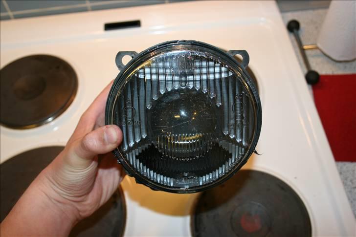 Hjemmelavet sort DE-lygte BMW E30 + E34 *opd 100410* - Således. Fra standard til sort :-) Bemærk, har stadig ikke fået sat "lygtekransen" på. :) billede 35