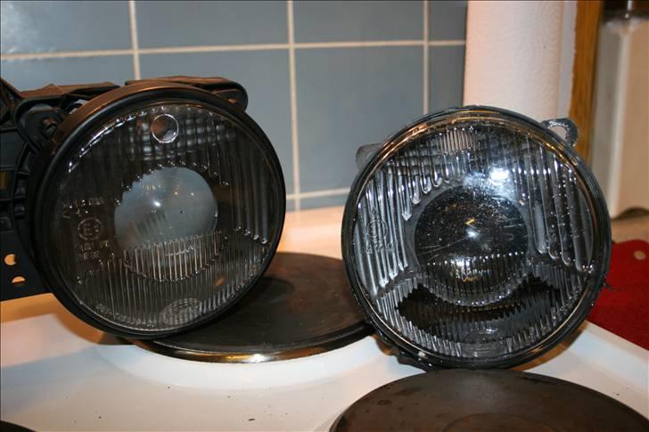 Hjemmelavet sort DE-lygte BMW E30 + E34 *opd 100410* - Standard sort lygte til venstre, "nyrenoveret" til højre. billede 37