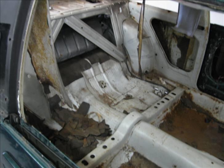 Opel Manta B Gsi :) - Hjulkasser og sådan er nu meget fine i den, faktisk uden rust.. :) billede 8