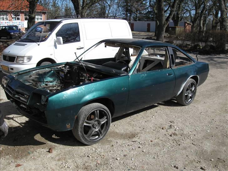 Opel Manta B Gsi :) - Så blev den lidt højere i fronten nu.. :P billede 22