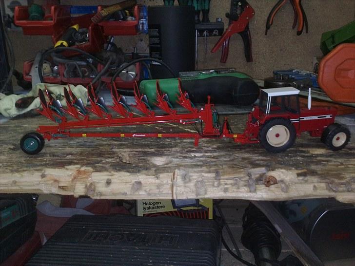 Model traktorer 1/32 - 1255 med lidt for stor plov billede 20