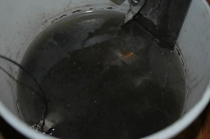 Fjern rust og maling nemt og effektivt via Elektrolyse - Det syder og bobler fra 1. sek. man tænder.. billede 7