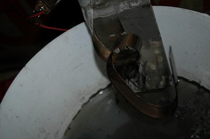 Fjern rust og maling nemt og effektivt via Elektrolyse - Den bliver godt brunet når det har været igang,,, billede 6