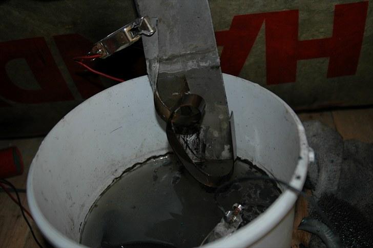 Fjern rust og maling nemt og effektivt via Elektrolyse - Min offer anode.. Rustfrit stålplade stumper... billede 4