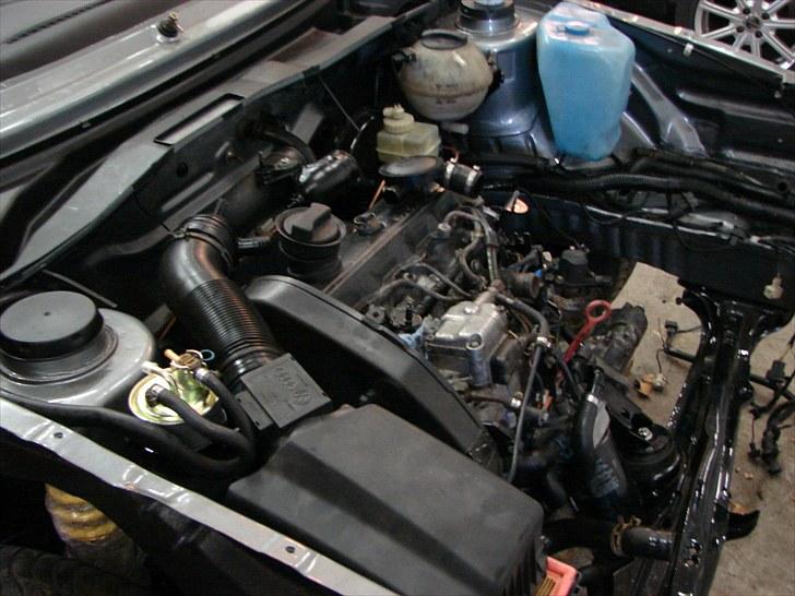 Golf 2 syncro projekt  - D.26-4-10 samling og montering af motor samt tilpassning af golf 4 motorskjold billede 92