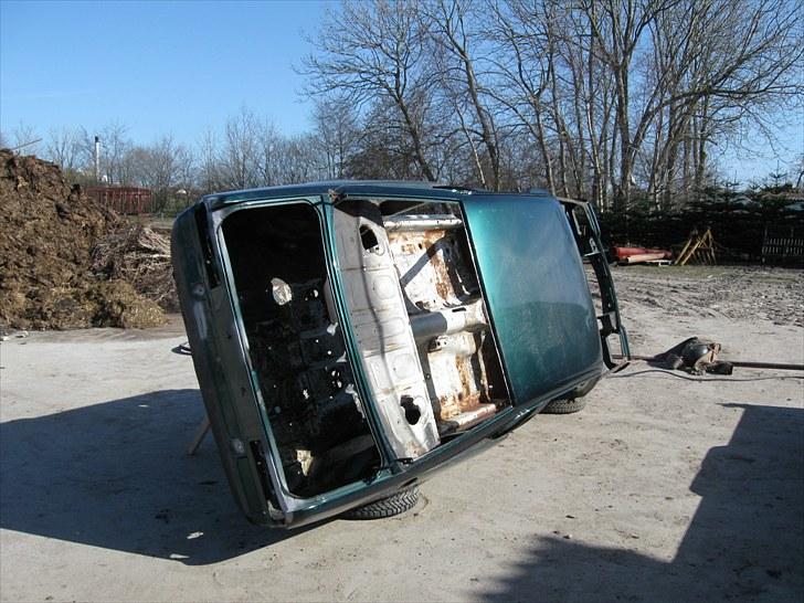 Opel Manta B Gsi :) - Jae så var den lige en tur forbi sandblæseren, og far blæste den, det skulle jo gøres ordenligt.. :) billede 59