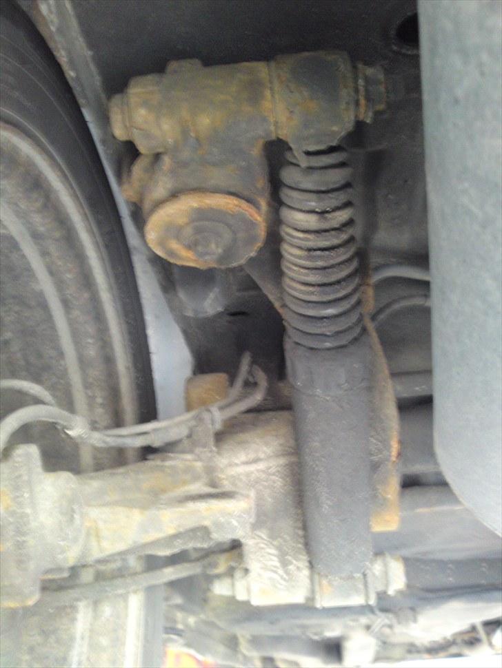 Ny Undervogn 206 - Gamle dæmper bagved billede 5