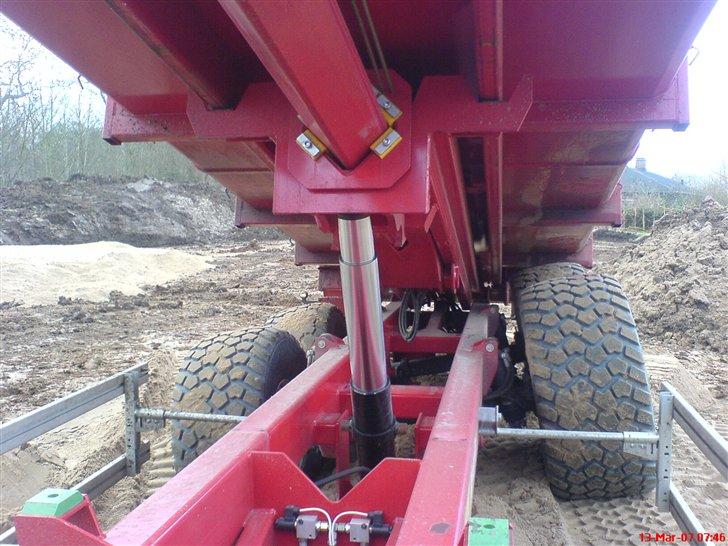 Claas og andet godt fra mit arb. - Der kan man se hvor skråt jeg kan holde og alligevel tippe af billede 41