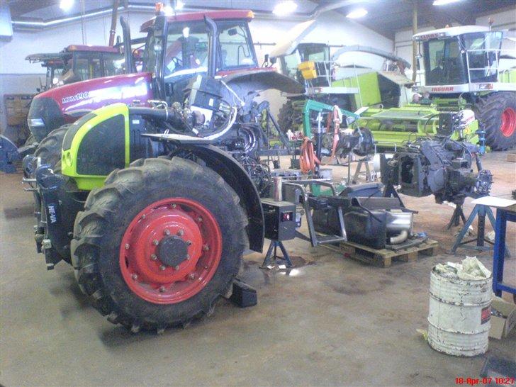 Claas og andet godt fra mit arb. - Efter 15 timer skulle den lige have et lille service, dog ikke min egen traktor billede 47