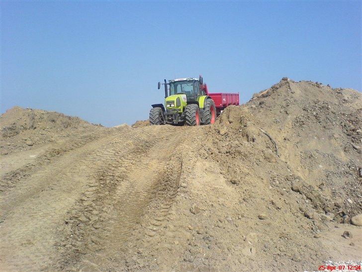 Claas og andet godt fra mit arb. - Der skulle en del gas til for at få den derop med fuldt læs billede 62