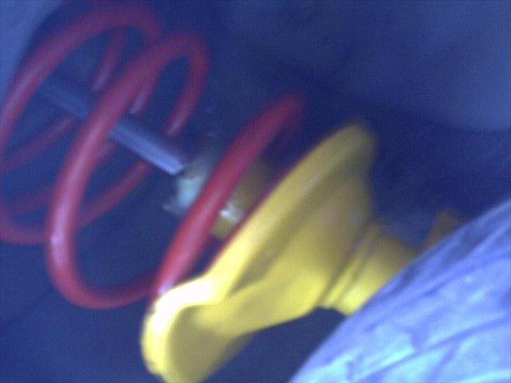 Ny Undervogn 206 - Det photos af mit skift og ikke en guide..... og jeg er ikke i tvivl om der sikkert er mange mekanikere der rynker på næsen...

Undervognen er blevet rigtig god uden og være for stiv, og mine klonk lyde ved kørsel under 30km/t er osse væk ved ikke om det var tårnlejerne eller kødbenende men begge dele var dårlige... billede 30