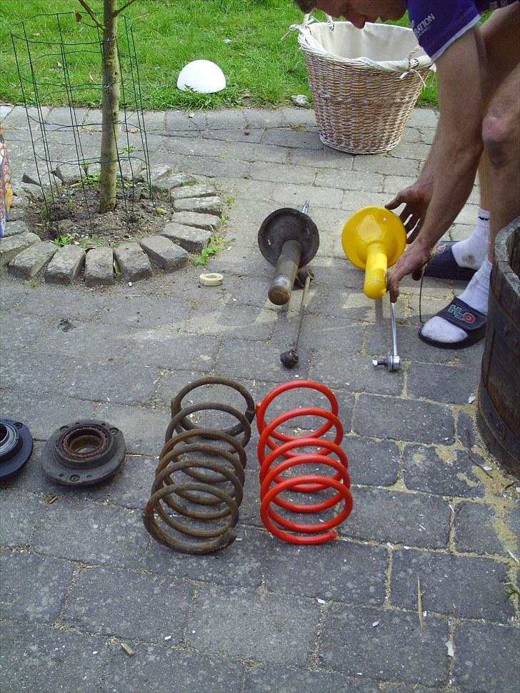 Ny Undervogn 206 - Lille sammenligning... læg mærke til sikkerheds H2O sendaler :) billede 17