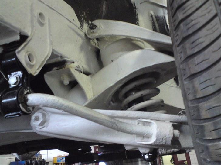 Renovering af Opel Rekord p2 1700 - 1961 - Fortøj v. side, renoveret med ny støddæmper og malet. billede 41