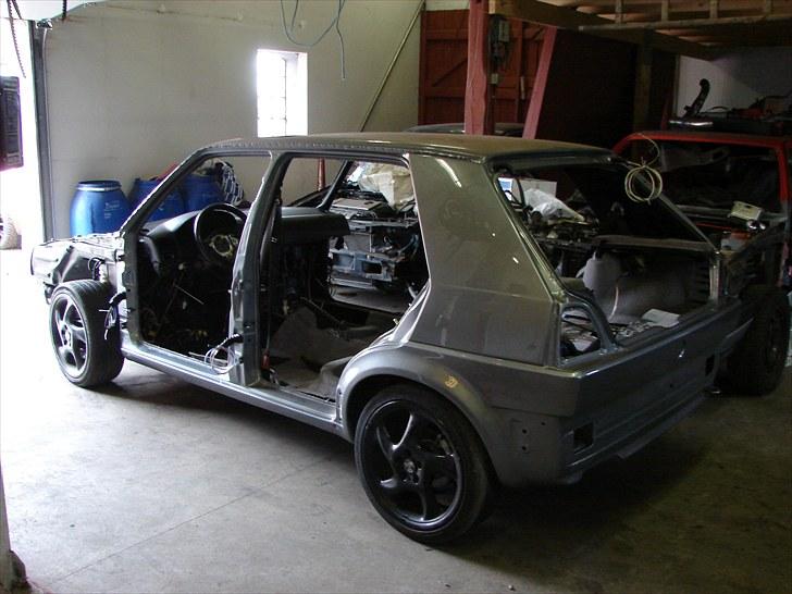 Golf 2 syncro projekt  - D.13-5-10 tanken monteret og motoren klar til at blive staret op billede 93