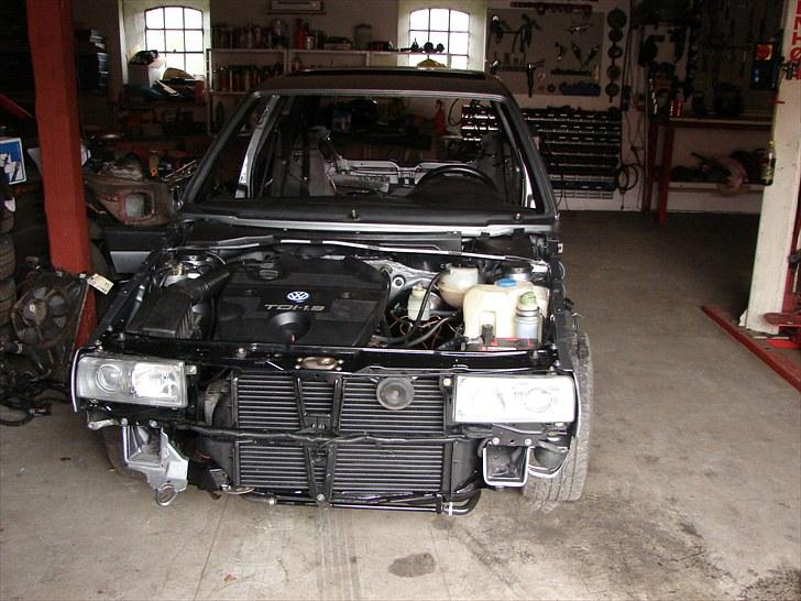 Golf 2 syncro projekt  - D.13-5-10 tanken monteret og motoren klar til at blive staret op billede 94