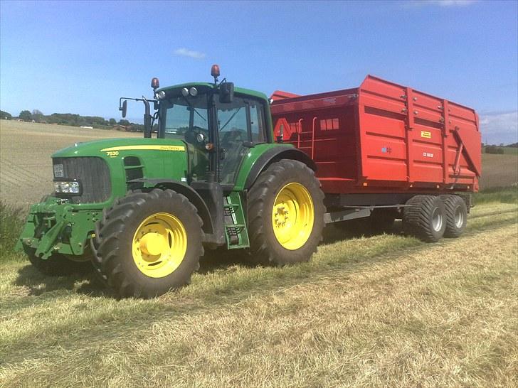 Billeder af de grønne på gården - JD 7530 billede 2