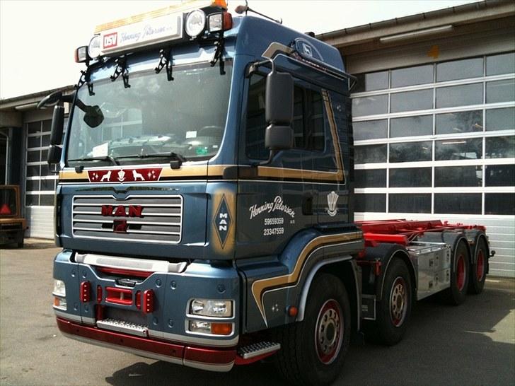 MAN TGS 4 akslet wirehejs. - MAN tga 4 akslet med wirehejs & bagmonteret kran.

MAN er helt nyt i firmaet, så det skulle prøves, ellers har vi kun Scania & Volvo. billede 3