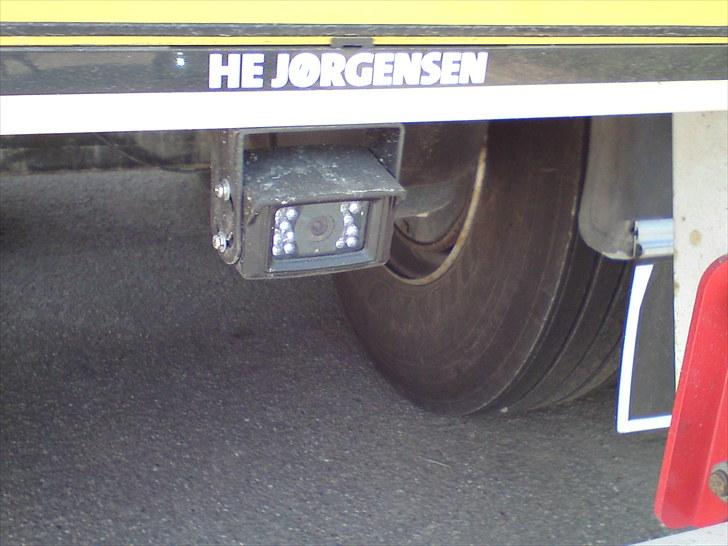 MAN TGS 4 akslet wirehejs. - Sikkerheden i top med 4 kamerarer 1: på højre dørtrin 2: på toppen af førehuset mod ladet. 3: på kranen. 4: bagko fangeren på kærren. billede 11