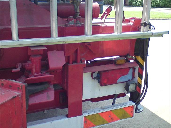 MAN TGS 4 akslet wirehejs. - Lidt blitz blink blev det også til i denne her omgang. så har vi sparet på lygterne der kom kun diode lygter på kærren lidt ærgeligt. billede 19